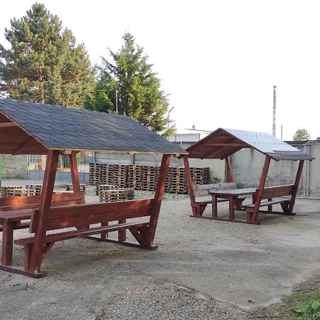Hotel Slobi Sturovo Exterior photo